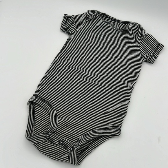 2 piece bundle monster slippers and short sleeve tee onesie 6 months - Picture 2 of 5